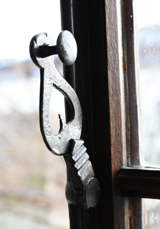 Dans l’Ain, à proximité de Genève, une maison du 17e siècle traversée par un souffle contemporain - photo  n°6